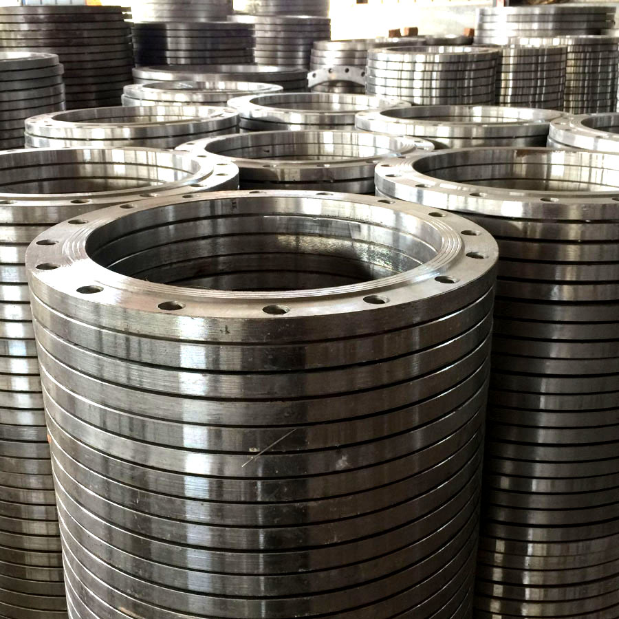 通常平插法蘭使用什么材料？